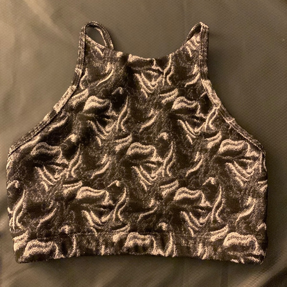 High-neck sports bra